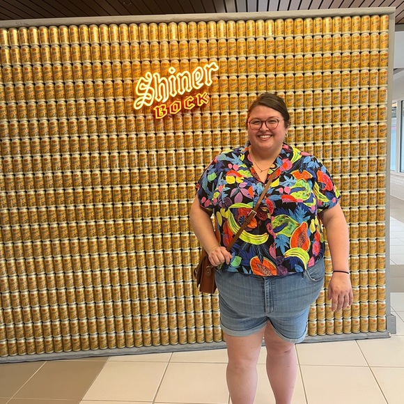 Meet your Posher, Tia - Picture 7 of 11